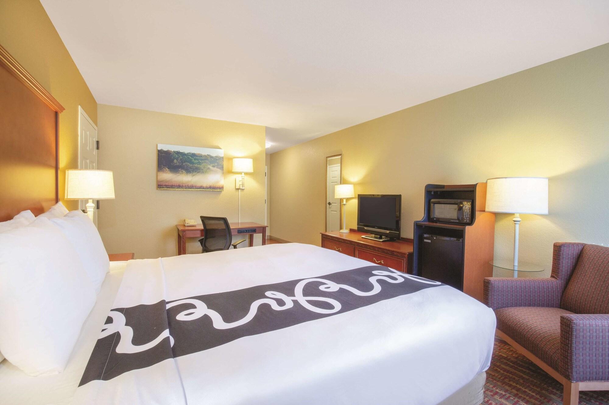 La Quinta by Wyndham Bentonville Extérieur photo