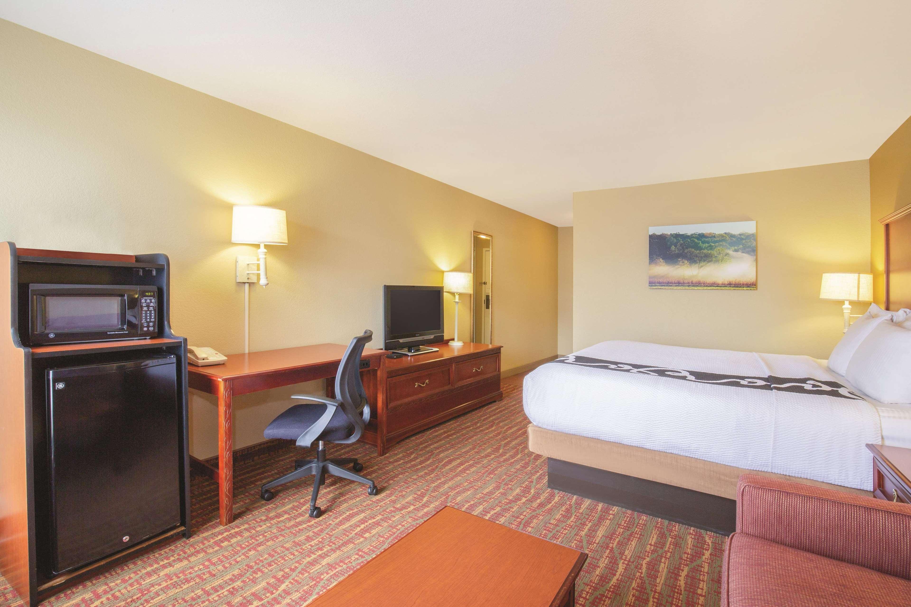 La Quinta by Wyndham Bentonville Extérieur photo