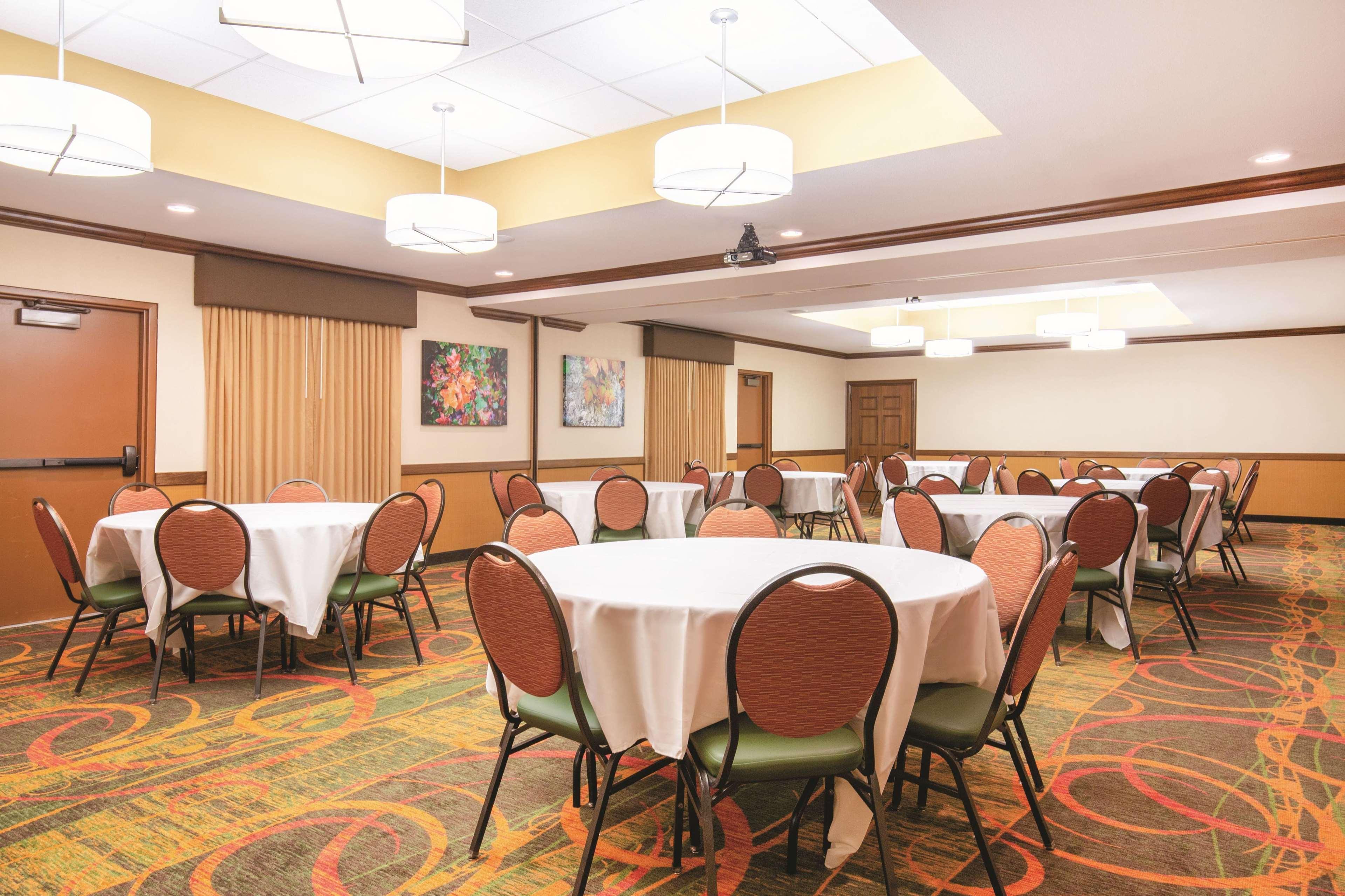 La Quinta by Wyndham Bentonville Extérieur photo