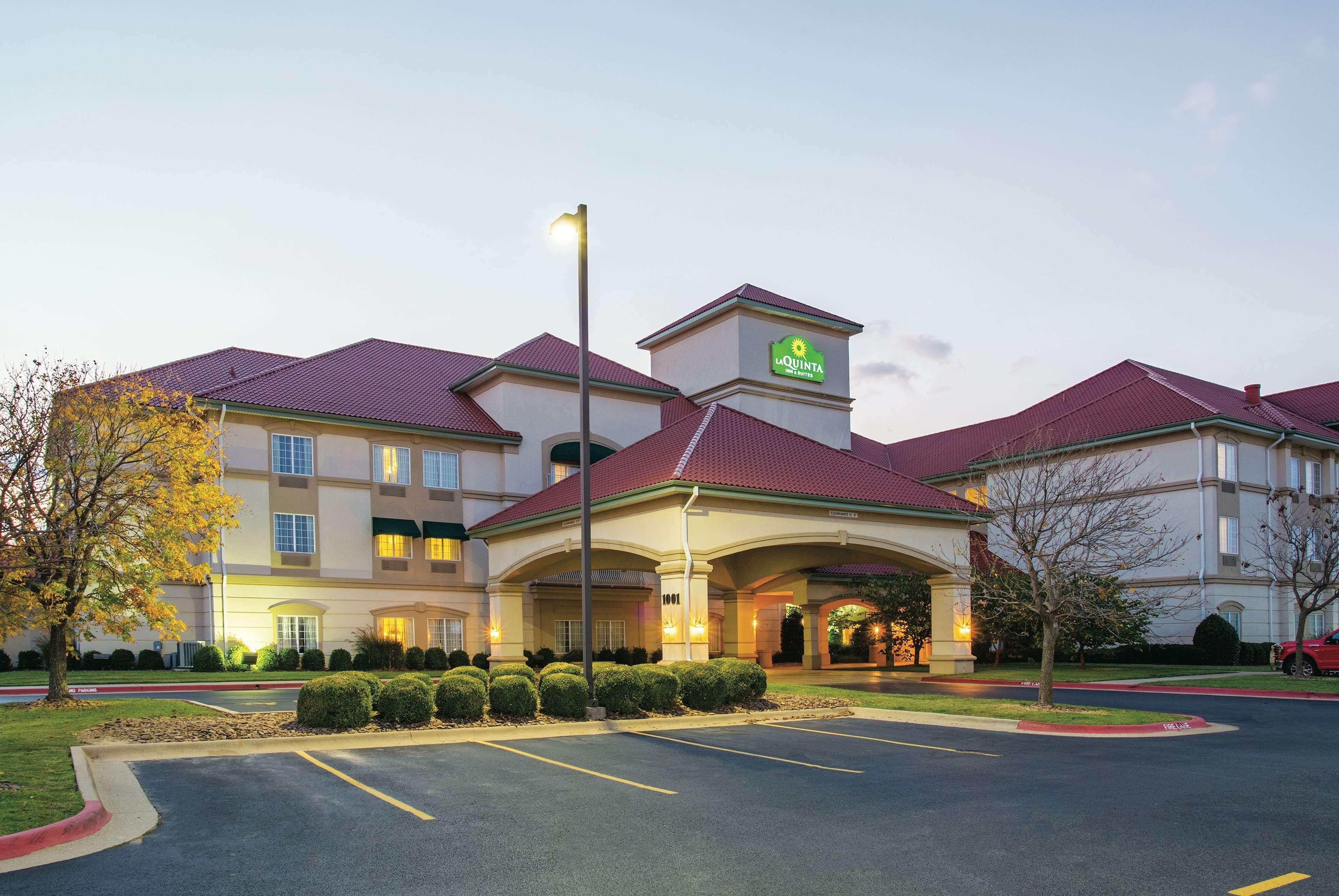 La Quinta by Wyndham Bentonville Extérieur photo