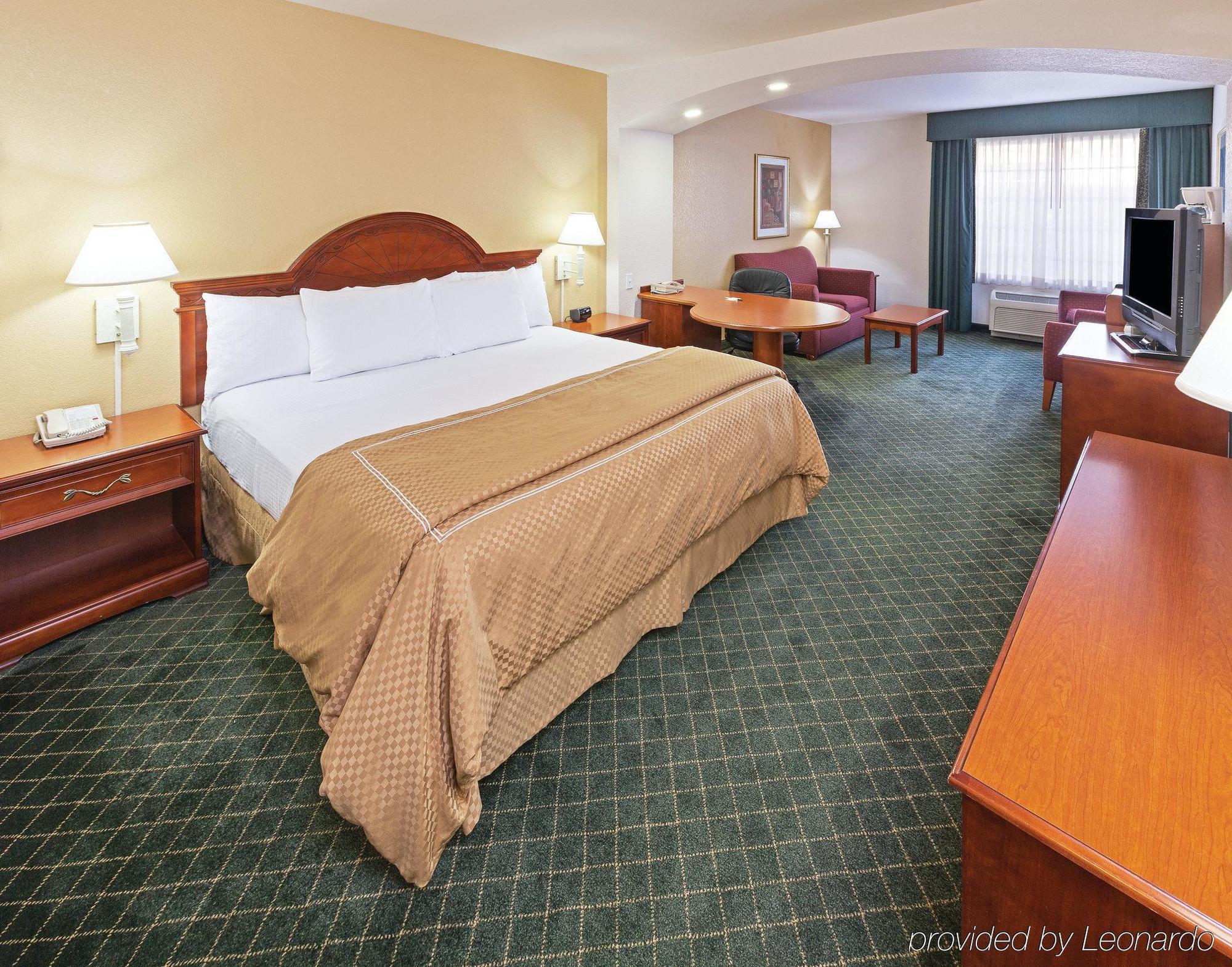 La Quinta by Wyndham Bentonville Extérieur photo