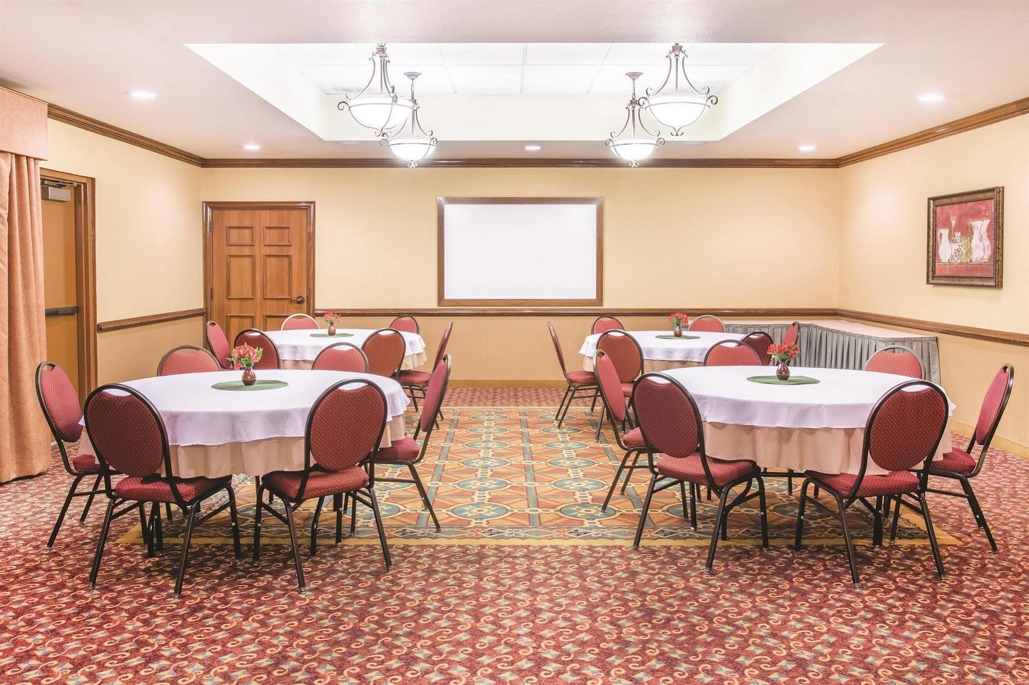 La Quinta by Wyndham Bentonville Extérieur photo